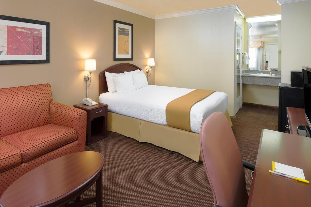 Days Inn By Wyndham Pinole Berkeley Zimmer foto